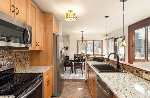 2-bedroom condo in Snowmass Village with WiFi walking distance to transportation