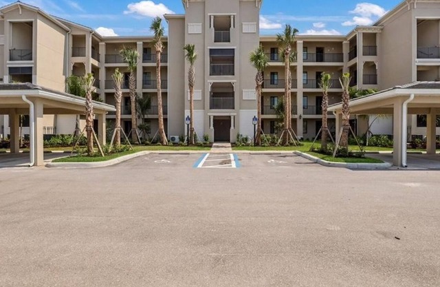 2 Bedroom Condo (427984) by Houzlet