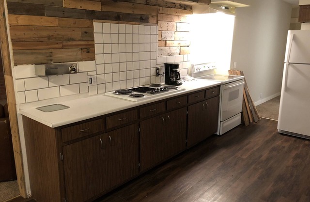 3 Bedroom Condo above Local Gym- Close to Gorge!!!