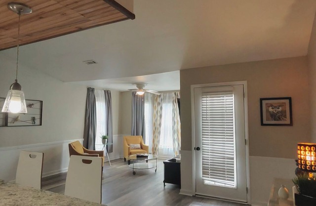 2-bedroom condo in Charlotte w WiFi, minutes to University area or Uptown