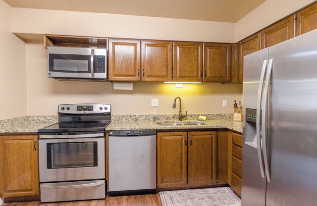 2-bedroom condo in Logan with WiFi, AC