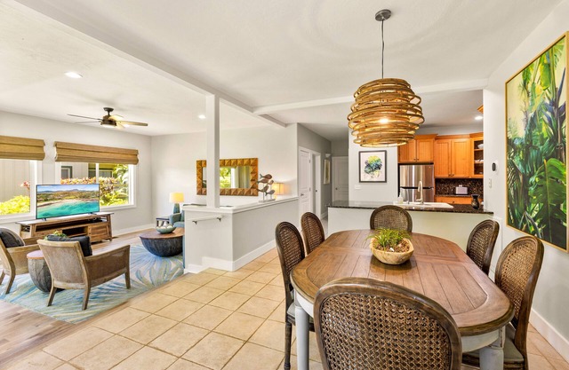 2 Bedroom Condo in Poipu with Pool, Hot Tub, AC, Just steps to the Beach & Pools