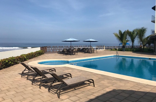 Nuevo condominio de 2 habitaciones / 2 baños, piscina de 23 metros con vista al mar