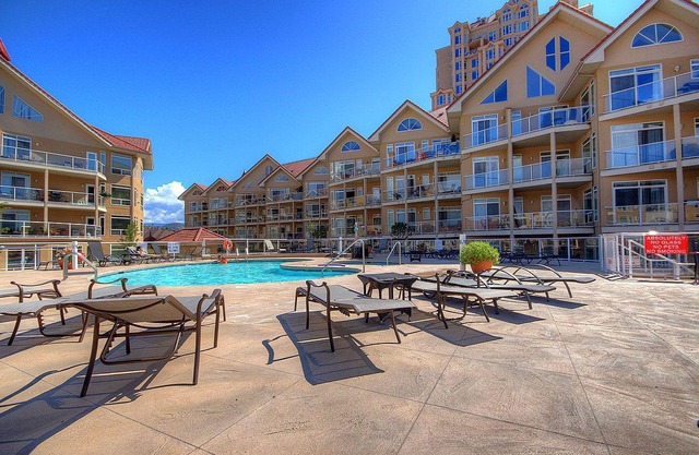 2 Bedroom Condo Overlooking Nature Sanctuary