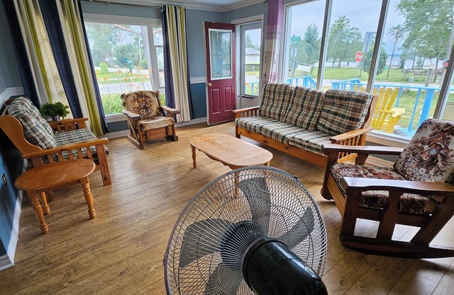 2-Bedroom Cottage Steps from Sandy Beach for fishing, boating, and Firepits
