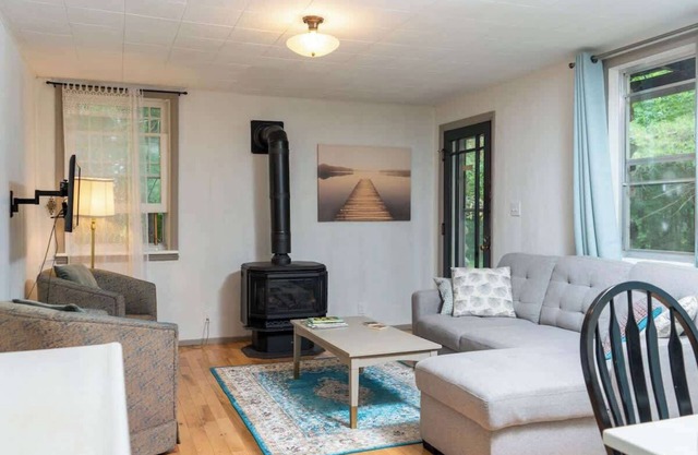 2-Bedroom Cottage #4 "Bradd"
