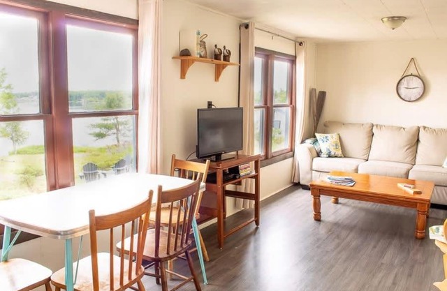 2-Bedroom Cottage with Stunning View - Rockwood #6