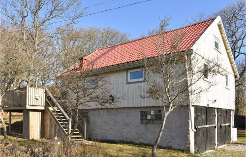 2 Bedroom Cozy Apartment In Skärhamn