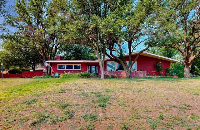 2-bedroom cozy home with private suite