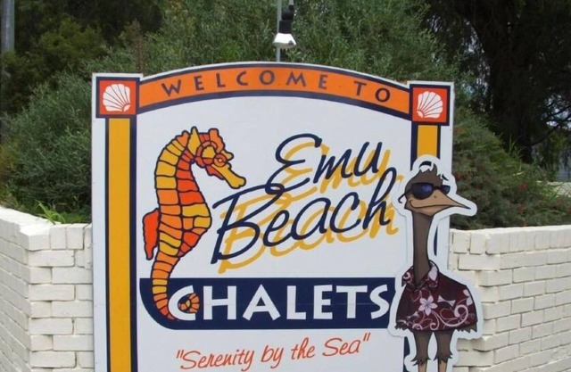 2 Bedroom Double Sofa Chalet Emu Beach