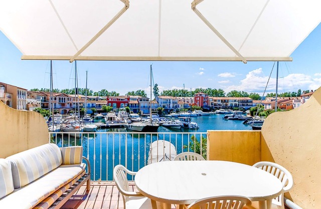2-bedroom duplex apartment in Port Grimaud - Terrace with canal view, WIFI