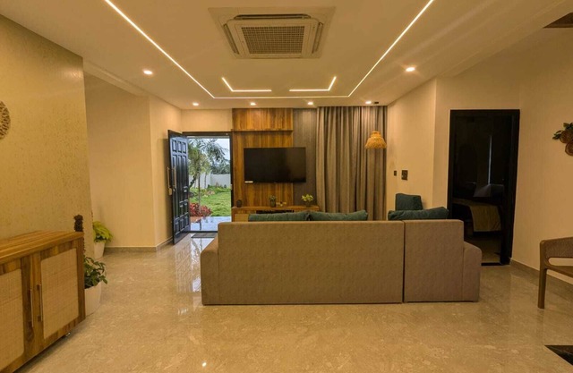 2-bedroom farmhouse in charming Hosur with AC