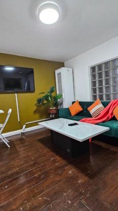 2-Bedroom Garden Apartment near West Norwood Station