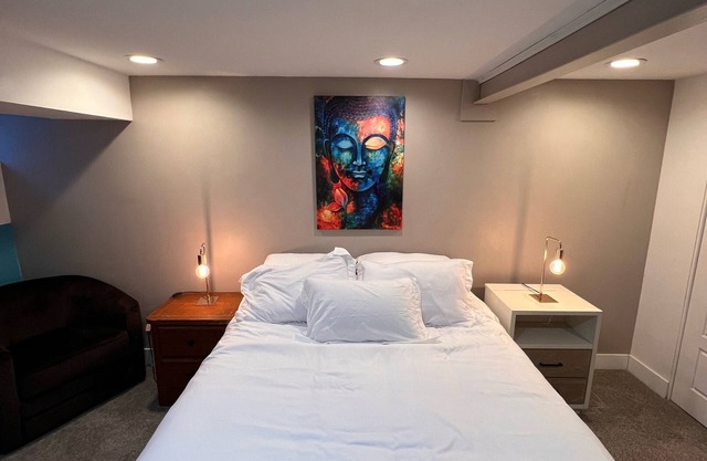 2 bedroom Garden Level Getaway