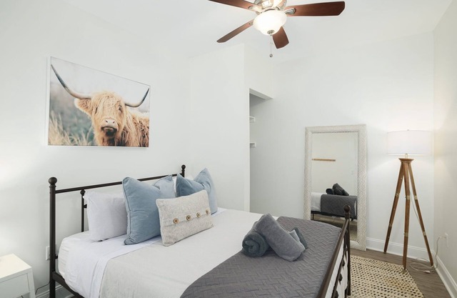 Well-Appointed Refurbished Apartment in Desirable Manayunk