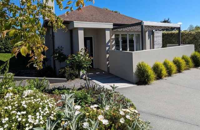 2-bedroom Guest House with hot tub