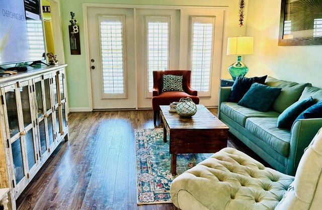 2-bedroom Happy and Cozy condo in lovely St. Simons Island with AC, Wi-Fi
