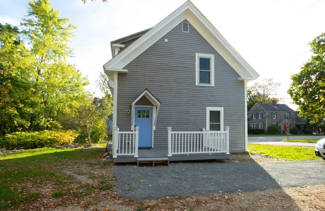 2-Bedroom home with New England Charm on the way to Acadia