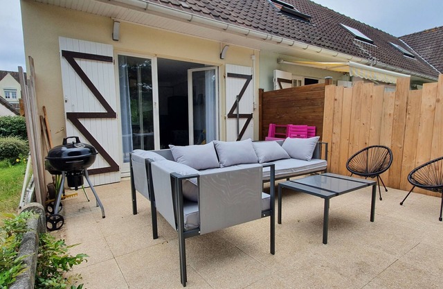 2 bedroom house 5mn from the sea and parking