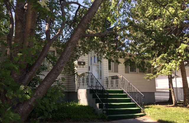 2 bedroom house close to University & Foothill Hospital & Ctrain & SAIT