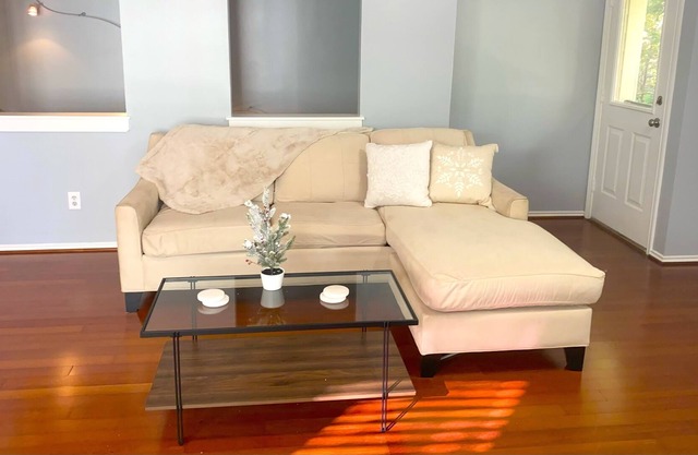 2 Bedroom House in the Heights! 2 car garage!