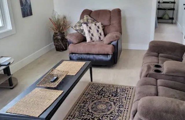 2 bedroom house near northtown. Pets are welcome