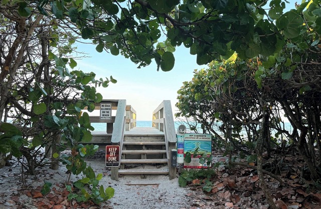 2-bedroom house in Satellite Beach I 4 Min Walk from the Beach