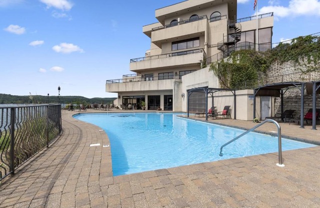 2 Bedroom Lake View Villa - Unit 501