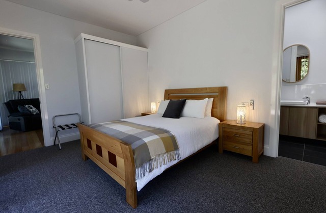 2 Bedroom Lodge - Henty Lodge