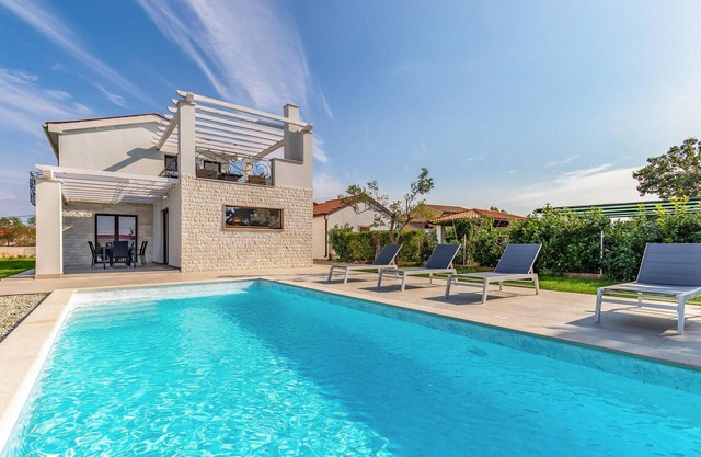 Impresionante casa en Hrboki con cocina
