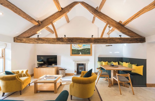 2 bedroom luxury cottage with hot tub
