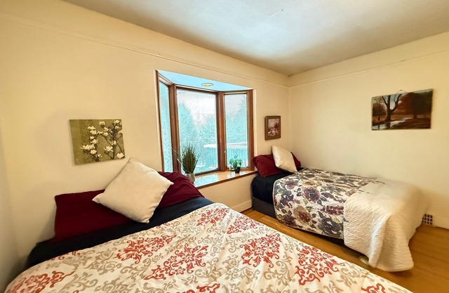 2 Bedroom Main Floor Near Kitsilano Beach, Downtown and UBC