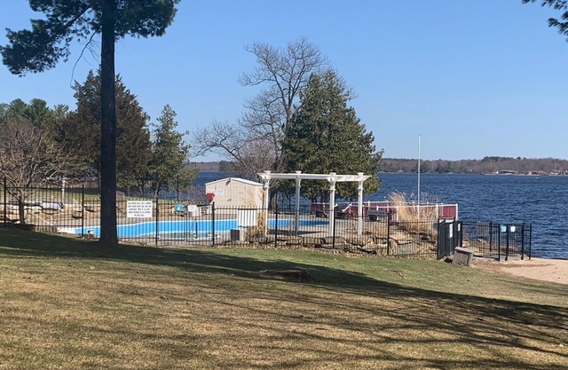 2 Bedroom Muskoka Cottage on Sparrow Lake
