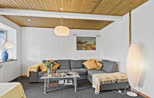 2 Bedroom Nice Apartment In Sydals