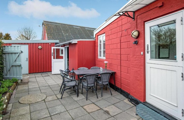 2 Bedroom Nice Apartment In Nexø
