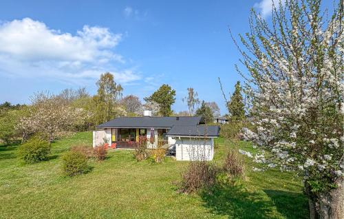 2 Bedroom Nice Home In Fårevejle