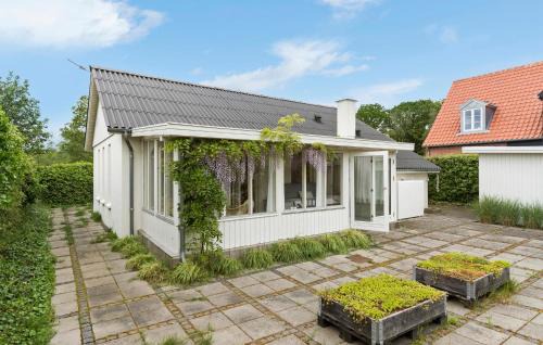 2 Bedroom Nice Home In Ebeltoft