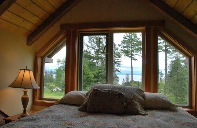 2 Bedroom Ocean View Cottage Quadra Island