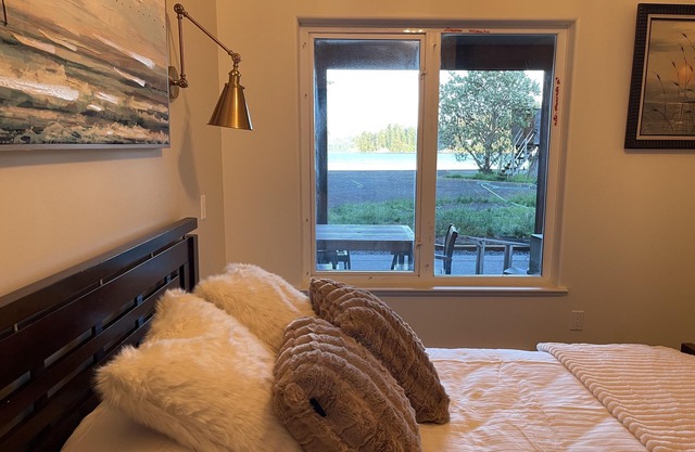 2 bedroom Oceanfront - Billing spit