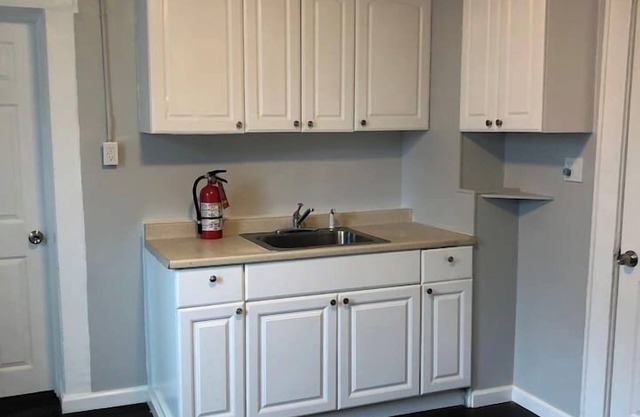 2-bedroom + office, NYC bus nearby, free parking