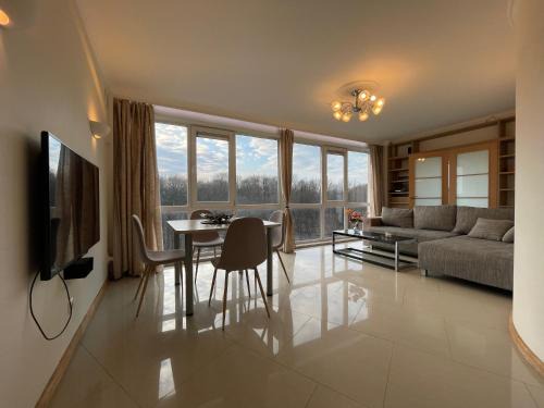 2 Bedroom Penthouse Park View 70m2 Free Parking