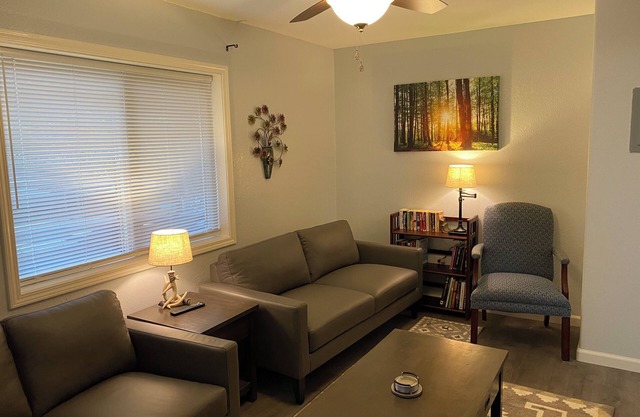 2 BEDROOM PRIVATE HOUSE/COTTAGE : PRIVATE VACATION HOMES
