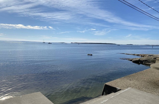 2 Bedroom Private Beach Front Cottage! Pet Friendly