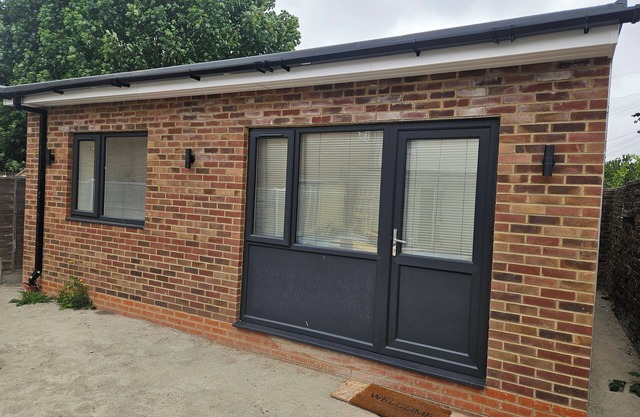 2-Bedroom Retreat - Sleeps 4, Garden & Parking