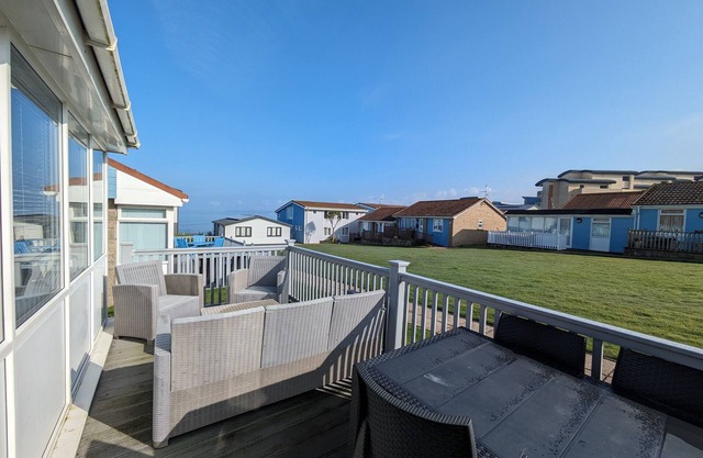 2-bedroom sea view property 1 min from the sea & SW Coast Path