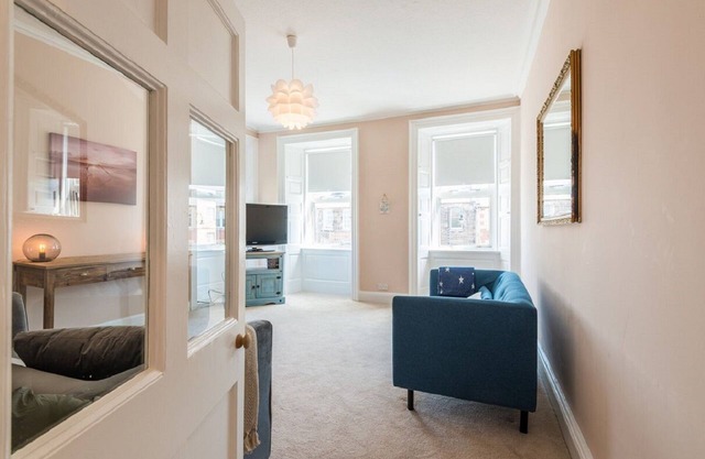 2-bedroom, second-floor family holiday apartment with sea views