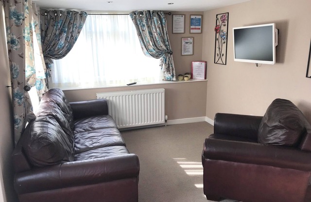 2 Bedroom Self-Catering Chalet near Glasgow City Centre