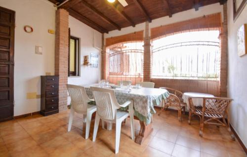 2 Bedroom Stunning Apartment In Solanas