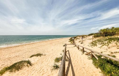 2 Bedroom Stunning Apartment In Rota