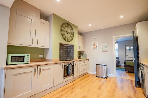 2 Bedroom Stylish Home In Central Worcester